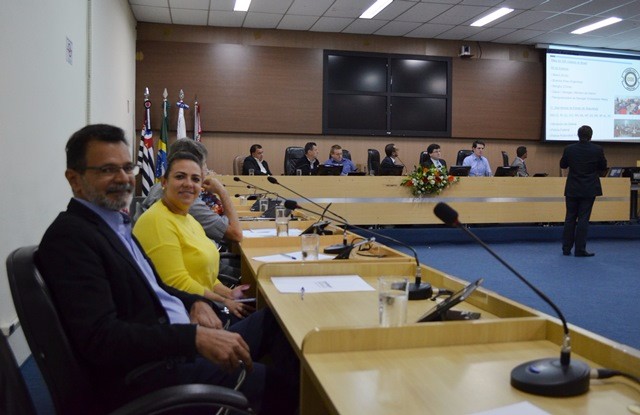 201758_FOTO - Carla, ao lado de Kim, na 2ª Reunião do Parlamento Metropolitano